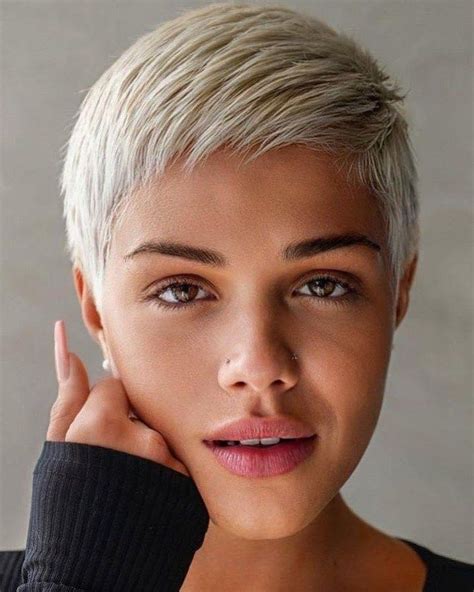 50 Short Hairstyles and Haircuts for Women in 2021